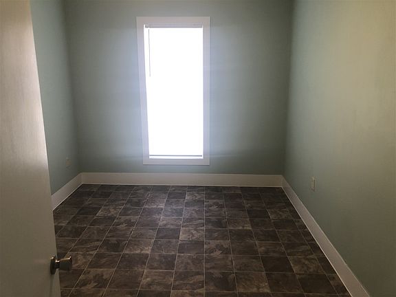 3rd image of 321 Broadway Ave