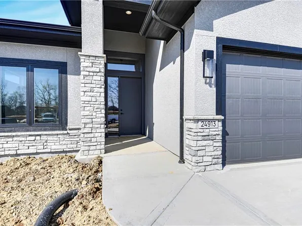 24913 W 98th Pl, Lenexa, KS 66227