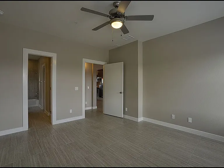 Moderno Village Apartments and Town Homes — Photo 34