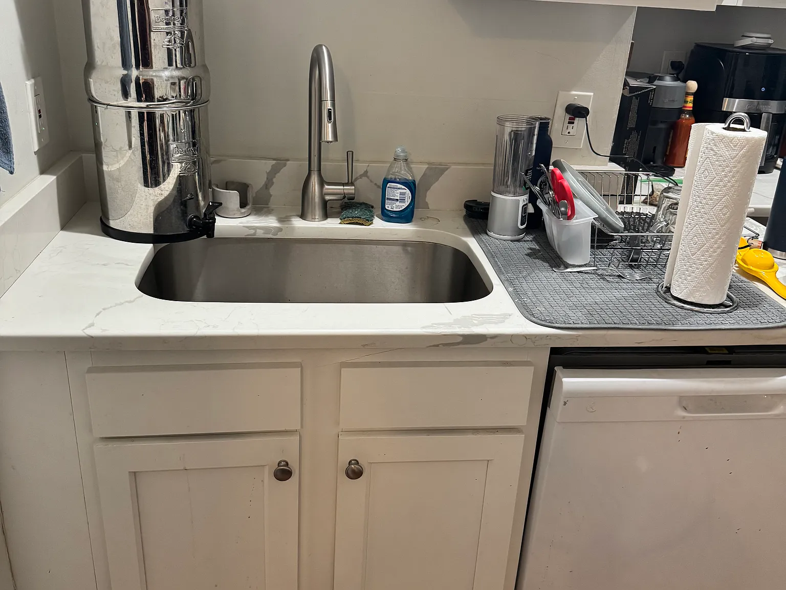 2 bed, 1.0 bath, $3,750 — Photo 2