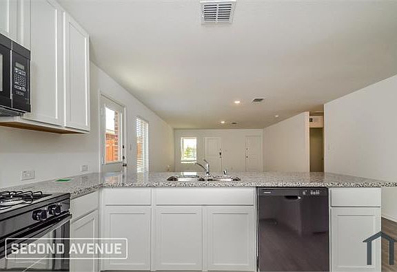 3rd image of 1946 Aves Glen Ln