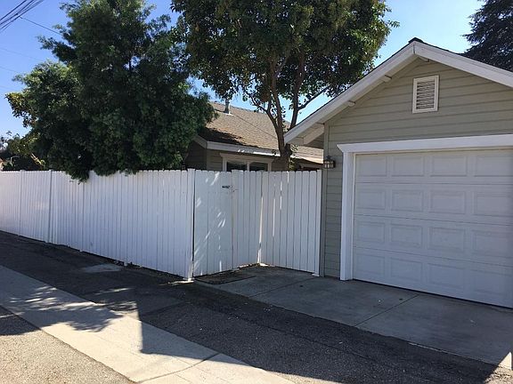 Garage/Private Entrance