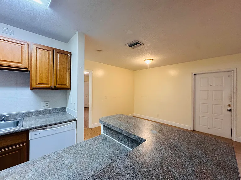 7 Crossings Cir #G — Photo 24