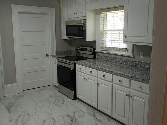 4th image of 12276 Oak Ave