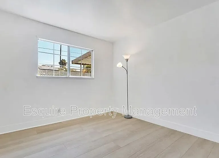 906 Granby St — Photo 18