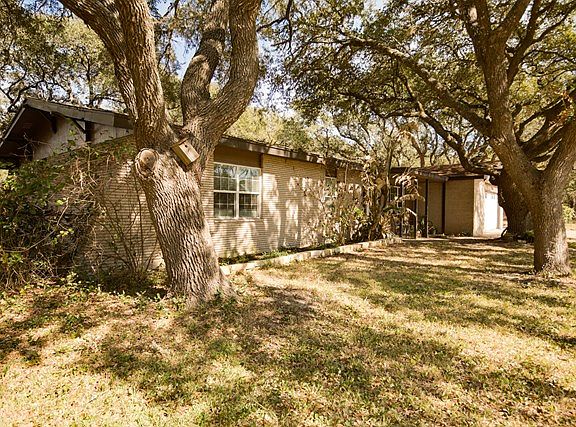 3rd image of 210 Ivy Ln