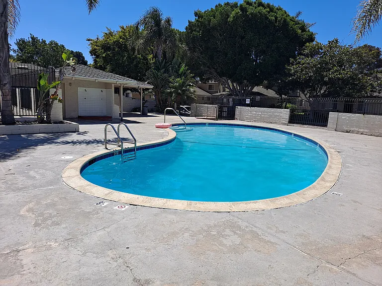 2635 Sextant Ave — Photo 2