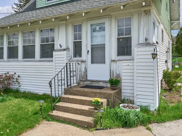 121 Pleasant St, Leicester, MA 01524