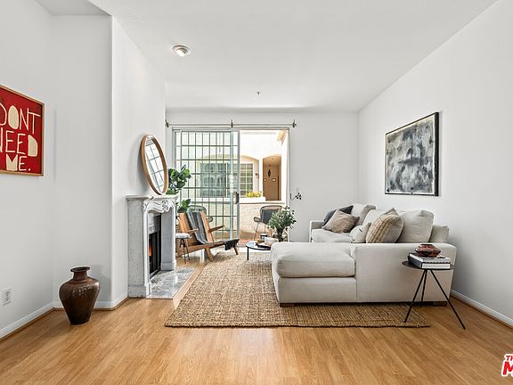 4th image of 1076 S Orange Grove Ave APT 13