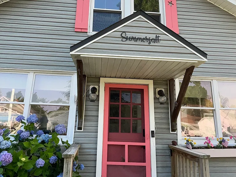 110 Taylor Ave — Photo 1