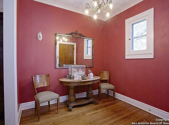 2nd image of 1544 W Mistletoe Ave