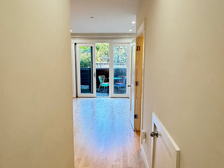 926 Grove St #2 — Photo 2