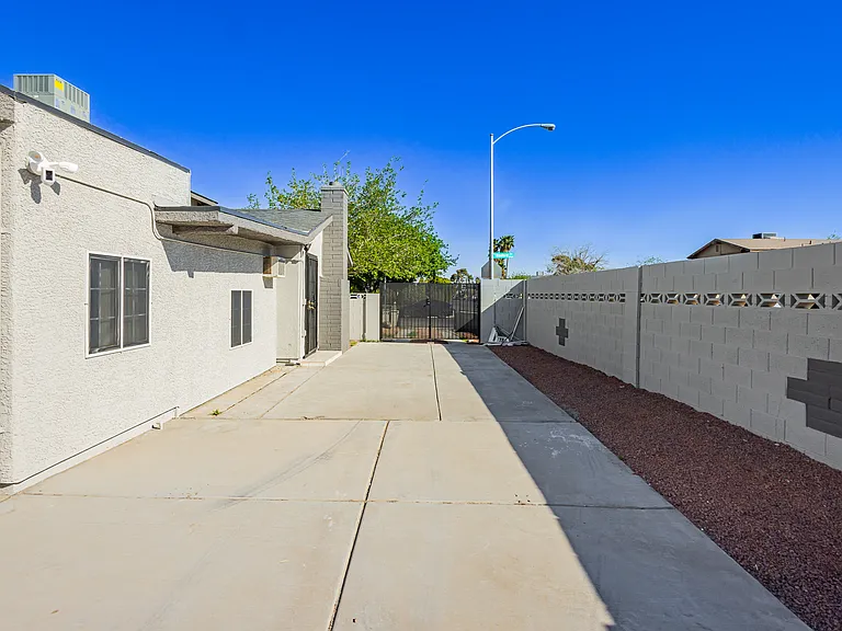 3969 Manford Cir — Photo 32