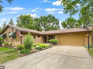 312 Heritage Cir N, Burnsville, MN 55337