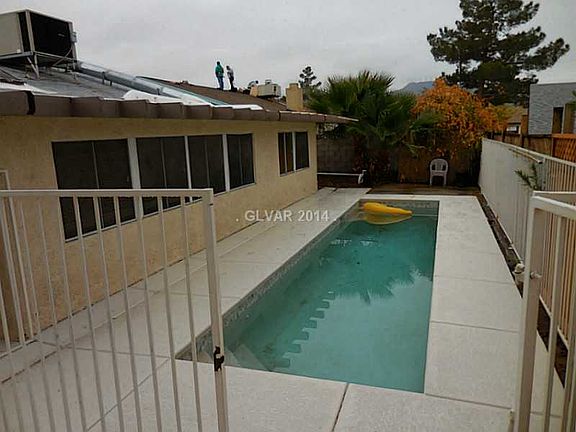 2nd image of 634 E Glenwood Ln