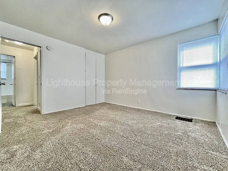 1215 Ottillia St SE #D — Photo 9