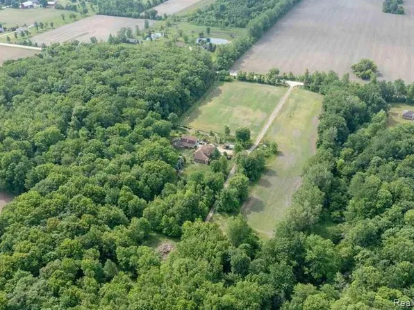 8977 Bordman Rd, Almont, MI 48003