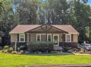 12 Sutton Dr, Taylors, SC 29687