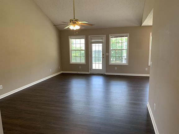 3rd image of 105 Kolby Ct