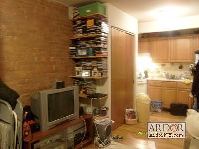 3rd image of 525 E 5th St APT 4a