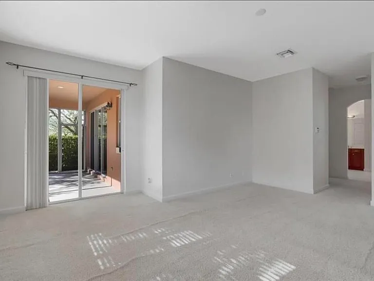 5888 SE Crooked Oak Ave — Photo 7