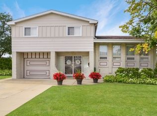 8329 W Maynard Oval, Niles, IL 60714