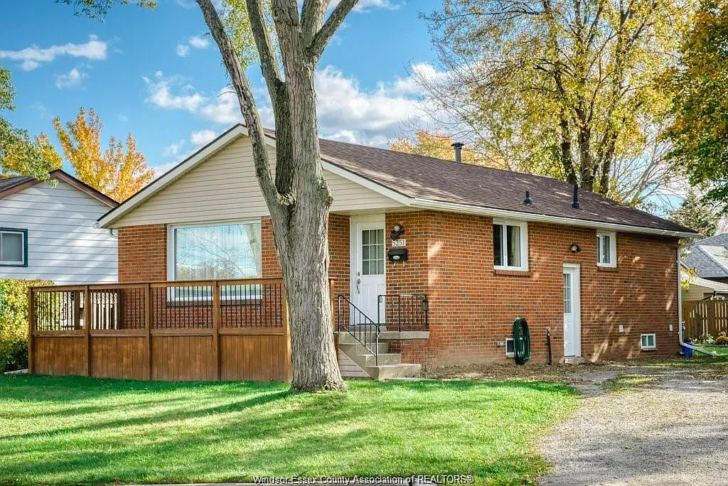 3 bed, $2,200 — Photo 2