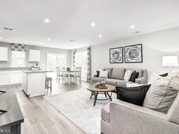 28 Gunnison Dr, Hedgesville, WV 25427