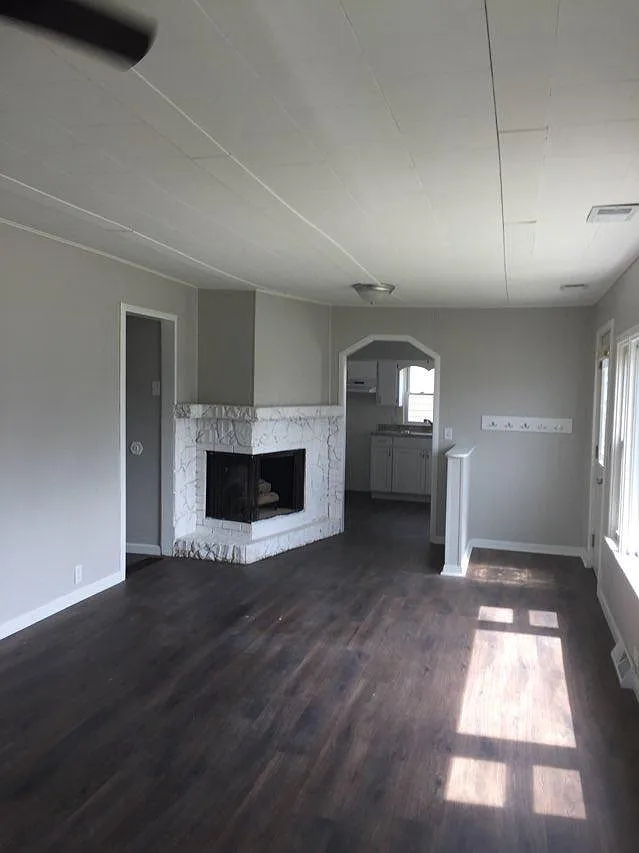 219 Franklin St — Photo 3