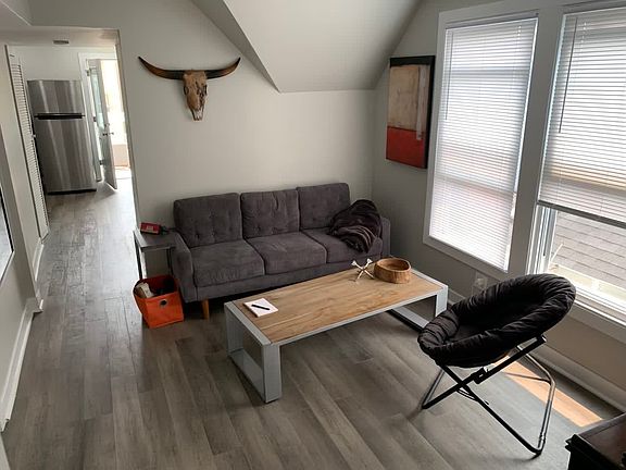 2nd image of 3121 N Kenmore Ave Unit 3