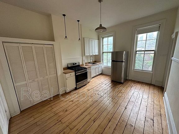 3rd image of 132 Grand St #2