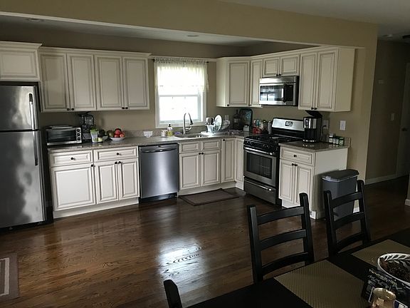 5th image of 96 Marshall Dr