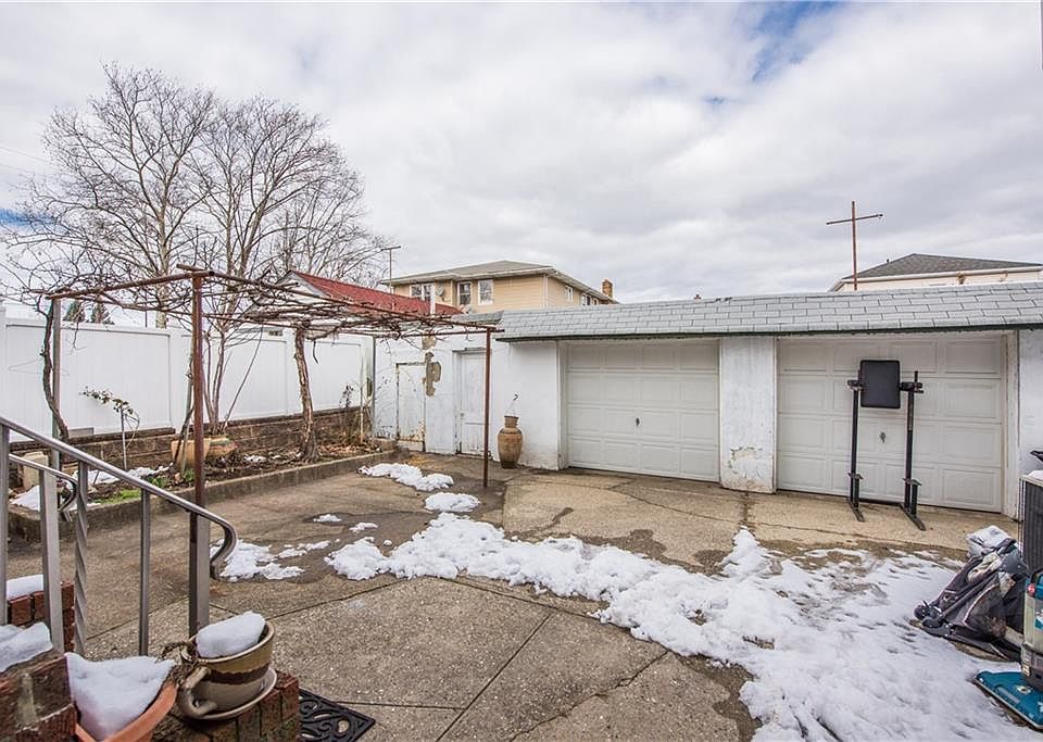 2nd image of 374 Bruck Ave