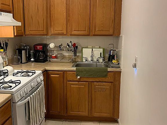 4th image of 420 Sheridan Pl APT 12