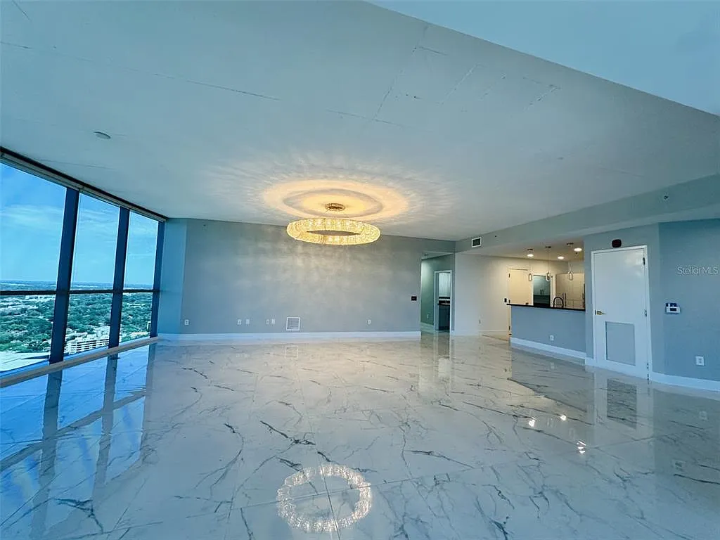3 bed, 3.5 bath, 2895 sqft, $9,000 — Photo 3