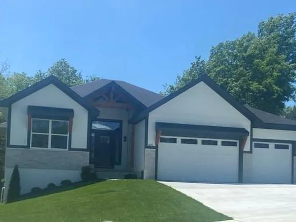 309 SW 17th St, Oak Grove, MO 64075