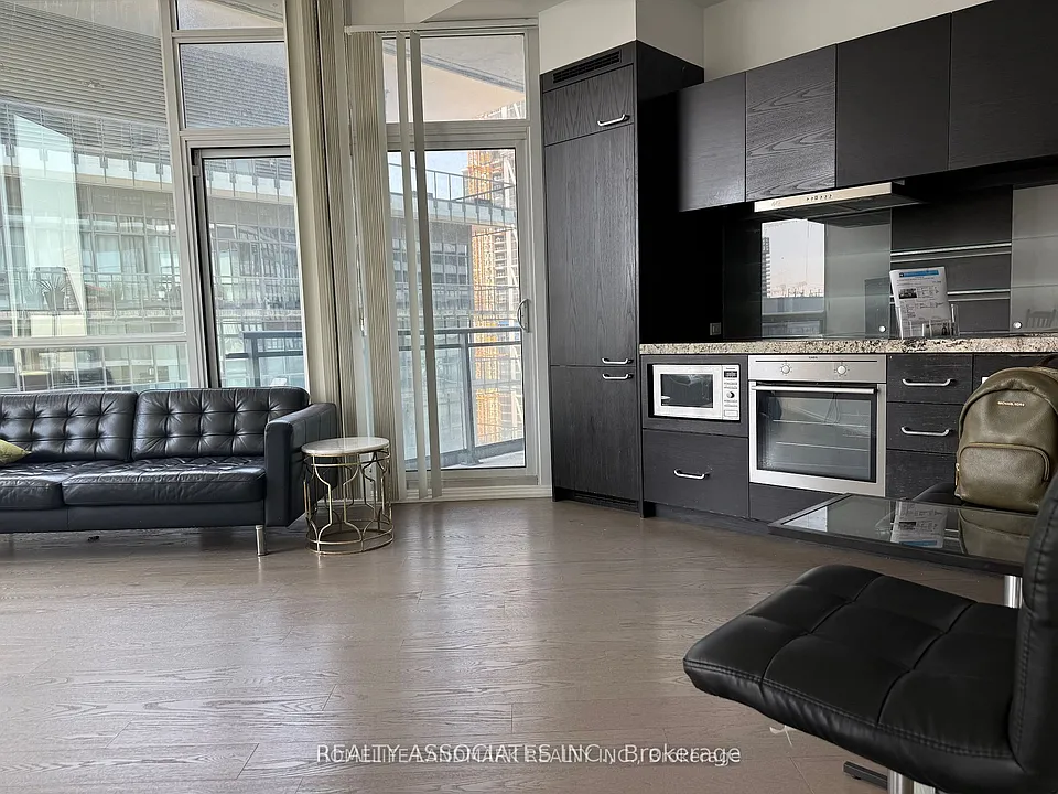 45 Charles St E #5202