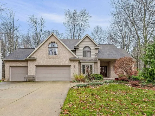 5411 Stone Ridge Dr, Midland, MI 48640