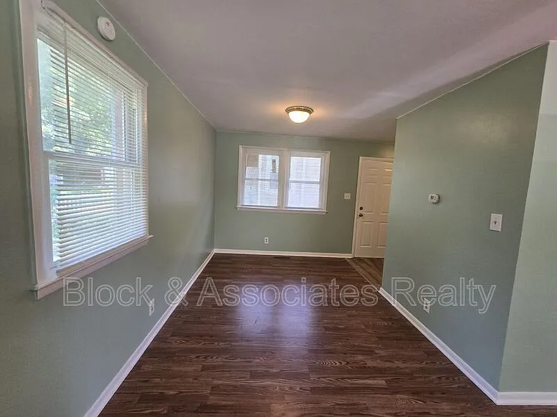 3 bed, 1.0 bath, $1,250 — Photo 3