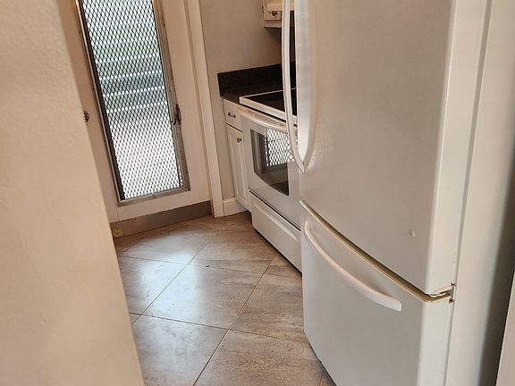 4th image of 403 NW 25th St #3A