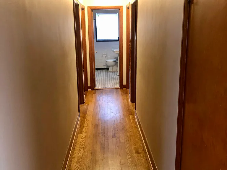 Hallway to bedrooms & baths