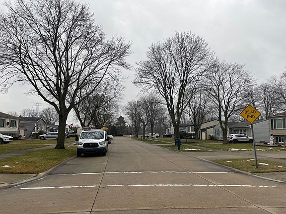 4th image of 42308 Buckingham Dr