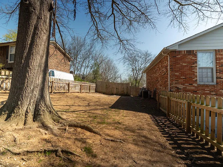 150 Delvin Dr #A — Photo 34