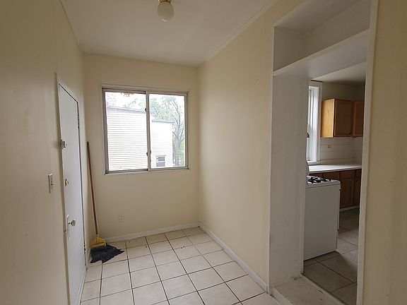 4th image of 2105 W Arthur Ave #3E