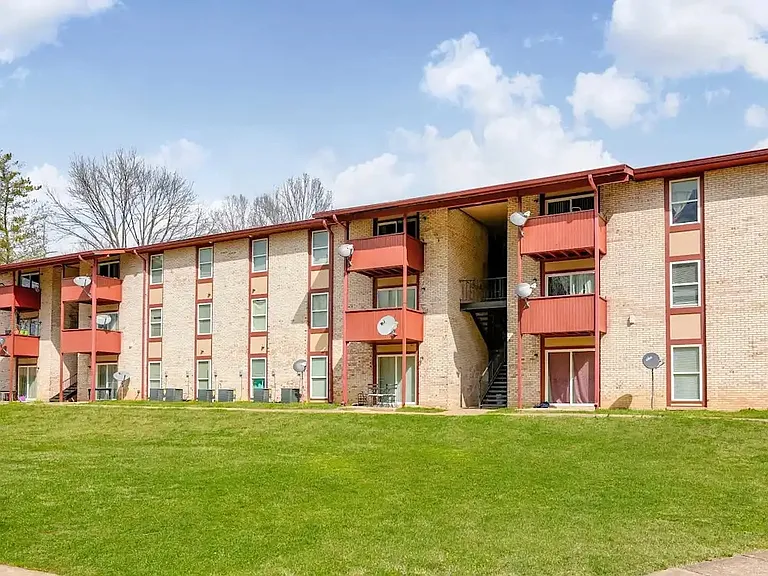 Foxcroft Apartments — Photo 2