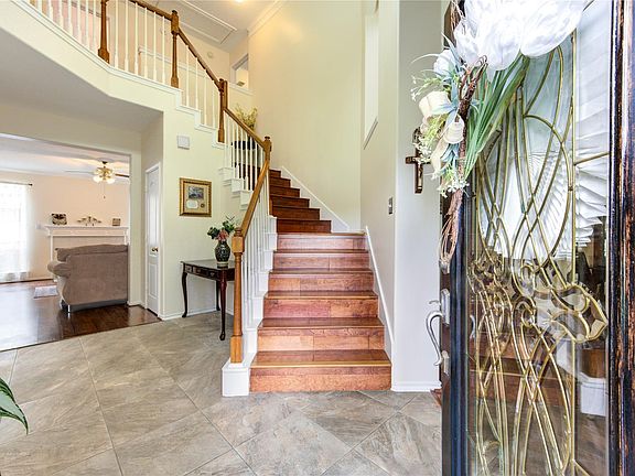 3rd image of 10030 Briarpark Trail Ln