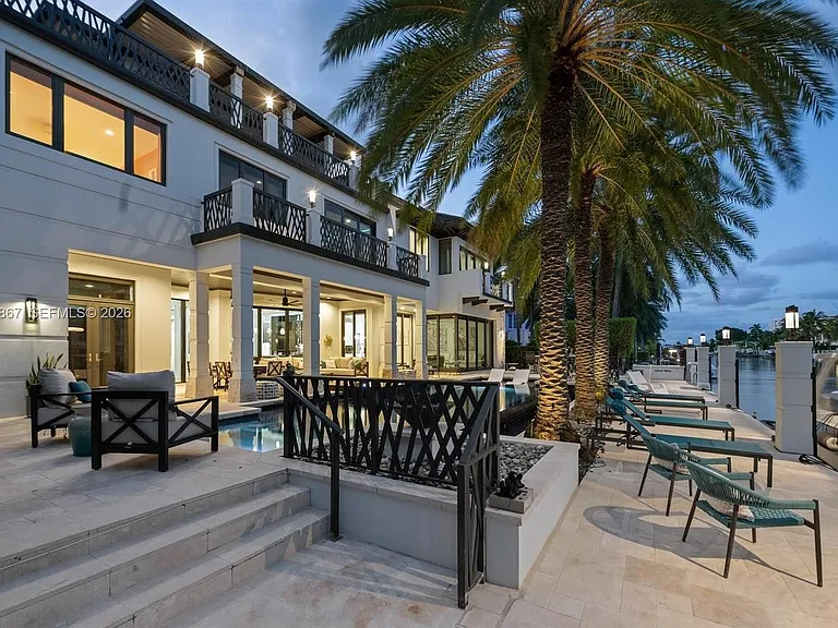 720 Isle Of Palms Dr — Photo 3