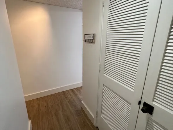 1621 Dole St APT 401, Honolulu, HI 96822