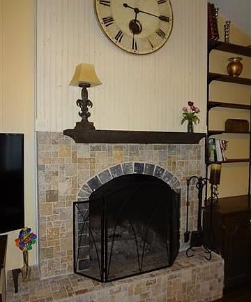 4th image of 1702 S Surrey Dr
