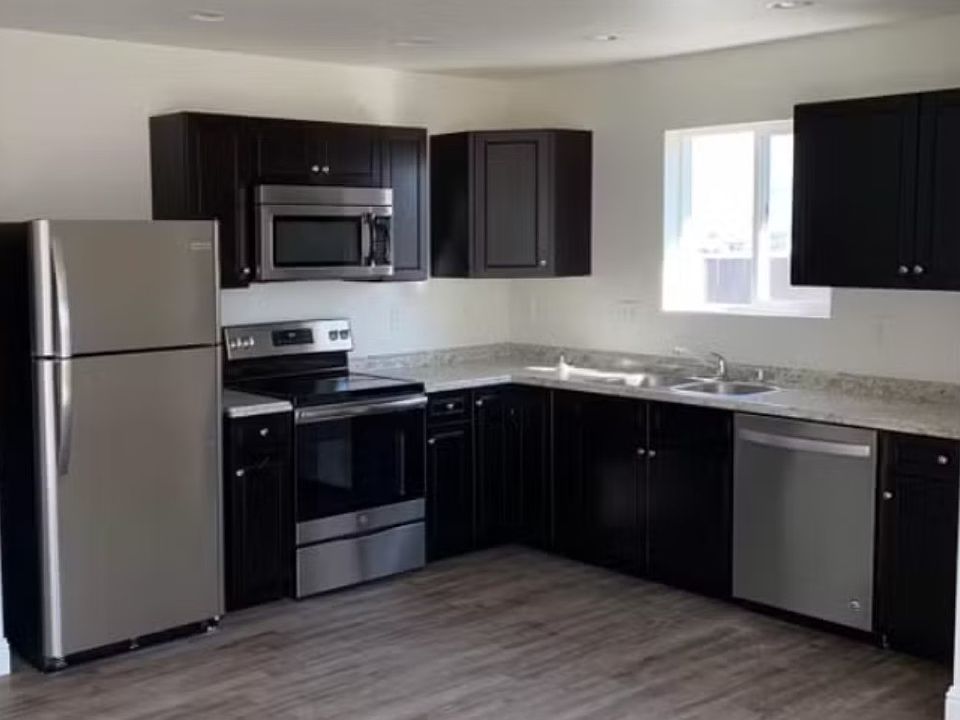 1st image of 506-508 E 3rd St
